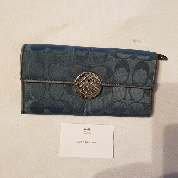 Coach Handbags - NWOT Coach Wallet